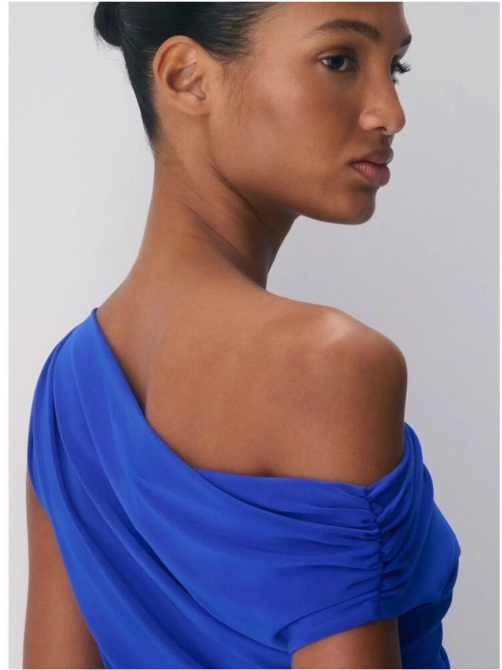 Aritzia Babaton Smooth Matter Gallery Off Shoulder Top Ablaze Blue Medium New - Picture 5 of 9